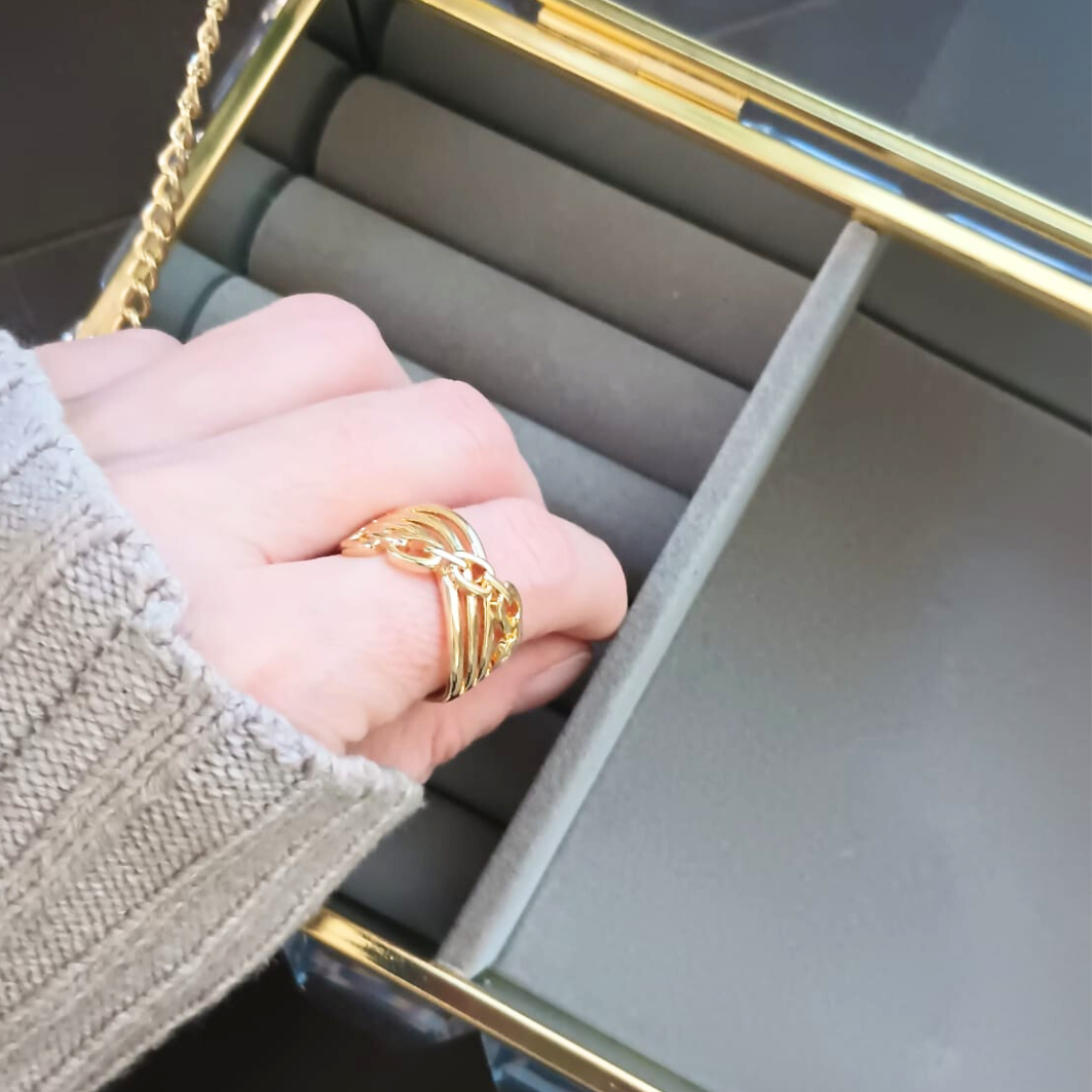 Anillo Dorado xoxo Chain