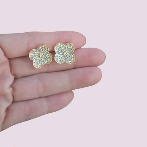 Arete  Gold filled Stud Clover