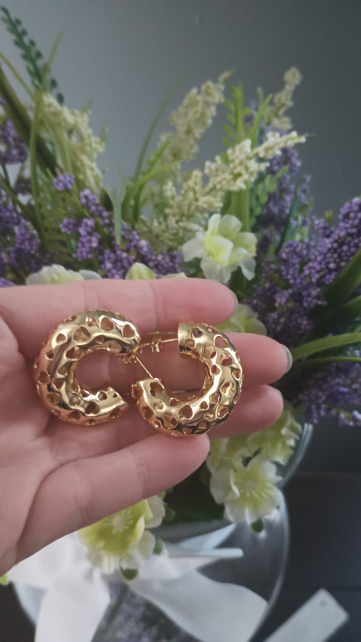 Argolla Gold filled Huggie Corazon